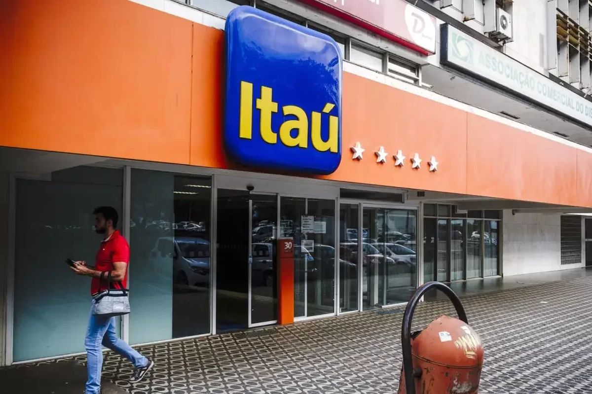 Negociar dívida com o Itaú: saiba como fazer e os canais para atendimento