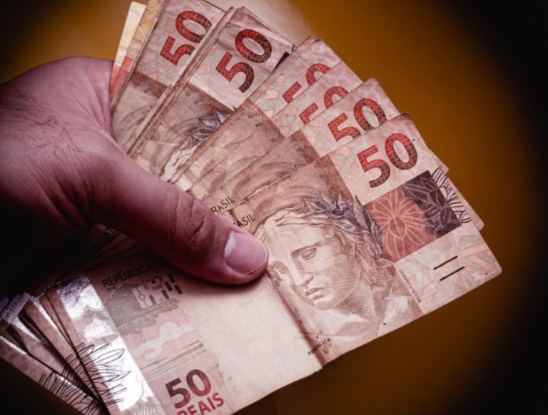 Auxílio Brasil de R$ 600 está perto de entrar em vigor após aprovação na Câmera 8 Auxílio Brasil de R$ 600 está perto de entrar em vigor após aprovação na Câmera