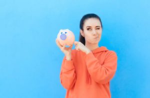 Poupança faz brasileiros perderem dinheiro em 2022; entenda motivo