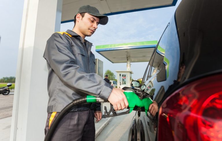 Quanto custa 1 litro de gasolina no Brasil hoje? Confira o valor do litro ao fim desta semana 1 Saiba quanto custa 1 litro de gasolina