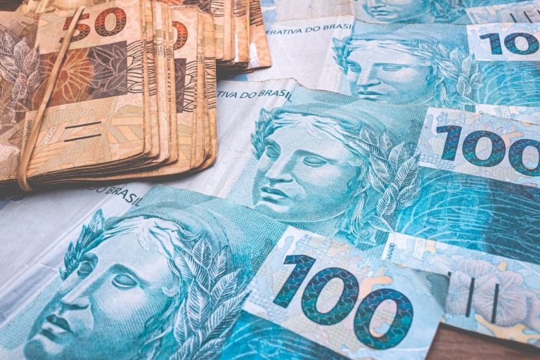 AUXÍLIO BRASIL: Quem pode participar? Como receber? Calendário e muito mais 1 Auxílio Brasil