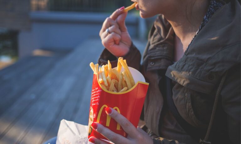 McDonald's demite funcionários online