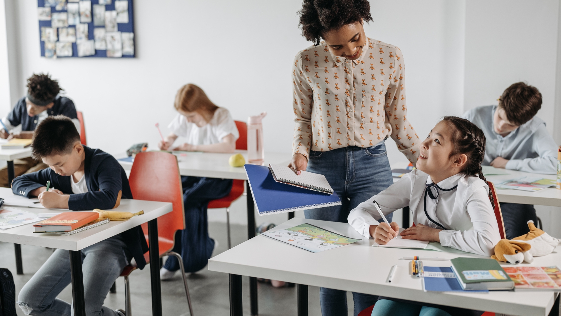 Média salarial do professor no Brasil varia entre municípios e estados