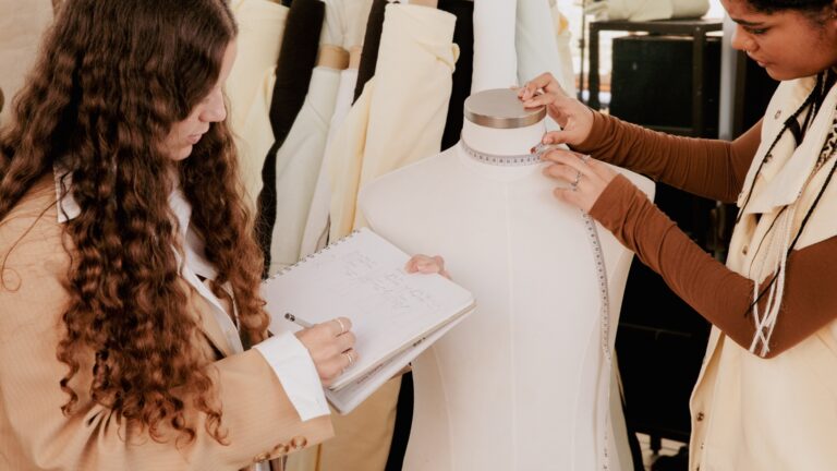 Quanto ganha um designer de moda.