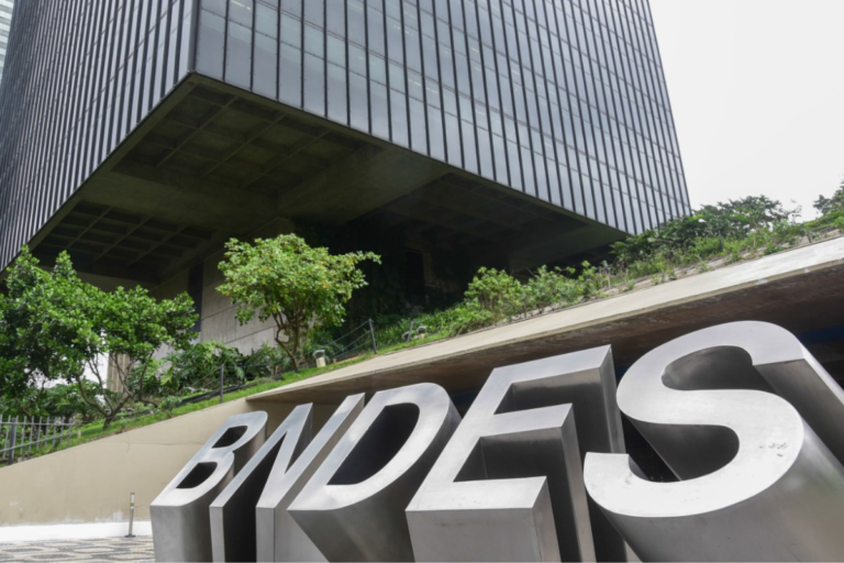 Cartão BNDES deve ser relançado para apoio financeiro a negócios 1 BNDES planeja relançar cartão com base no FGI-Peac