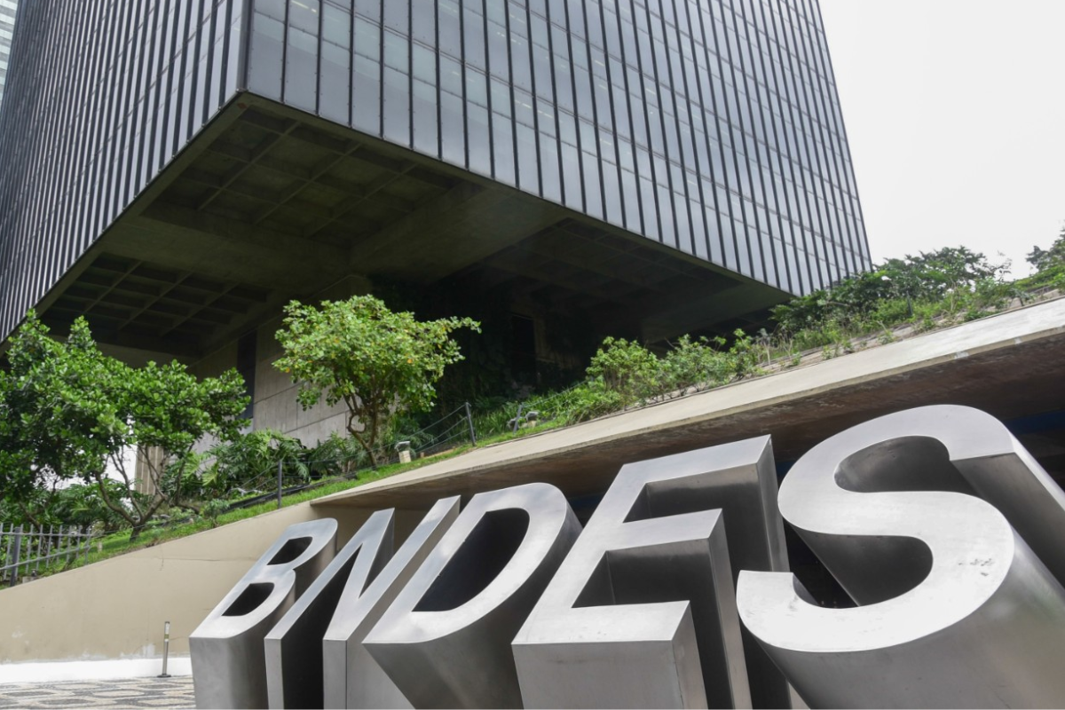 BNDES planeja relançar cartão com base no FGI-Peac