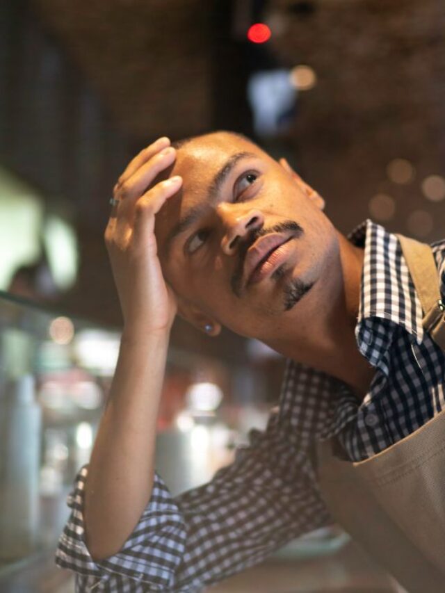 Posso levar advertência por não trabalhar no feriado