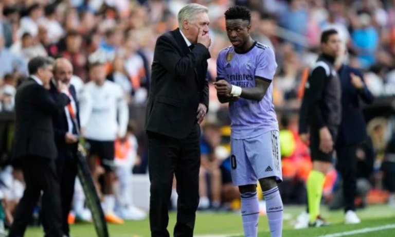 Carlo Ancelotti traz lições de liderança para o futebol brasileiro.